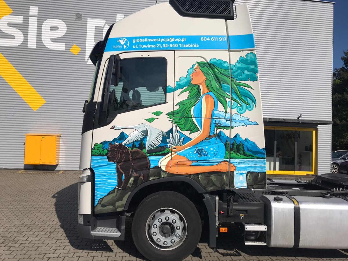czarne Volvo FH 500